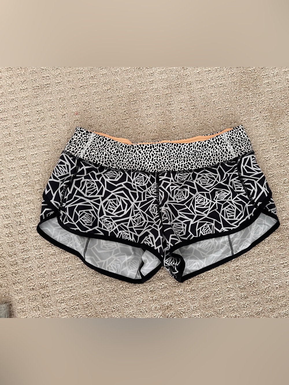 Lululemon Speed Shorts Posey Black White Miss Mosaic Black Women Size 6
